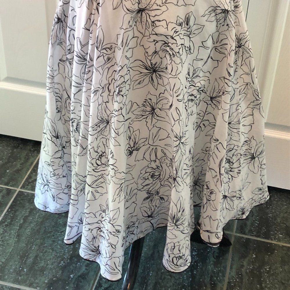 Jones New York skirt - cool and summery - size 8 - Picture 4 of 8
